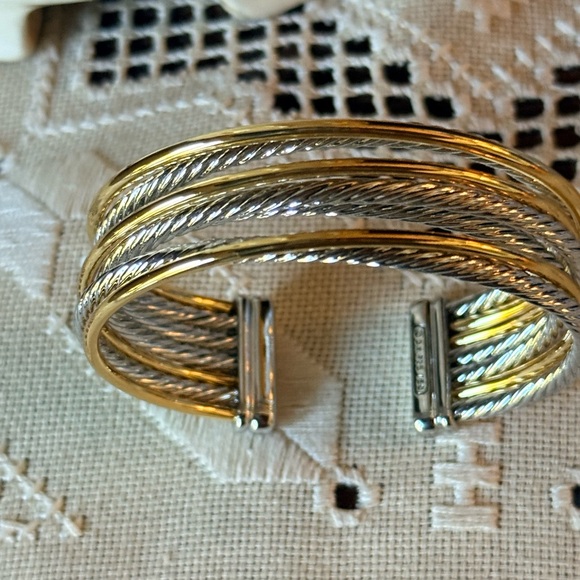 Fashion Bracelet.Cable design.not silver or gold.Only fashion wear. No designer - Picture 5 of 11